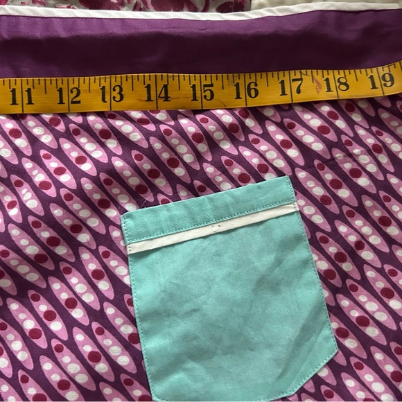 Full apron pockets ties. Spring colors. - Picture 7 of 11